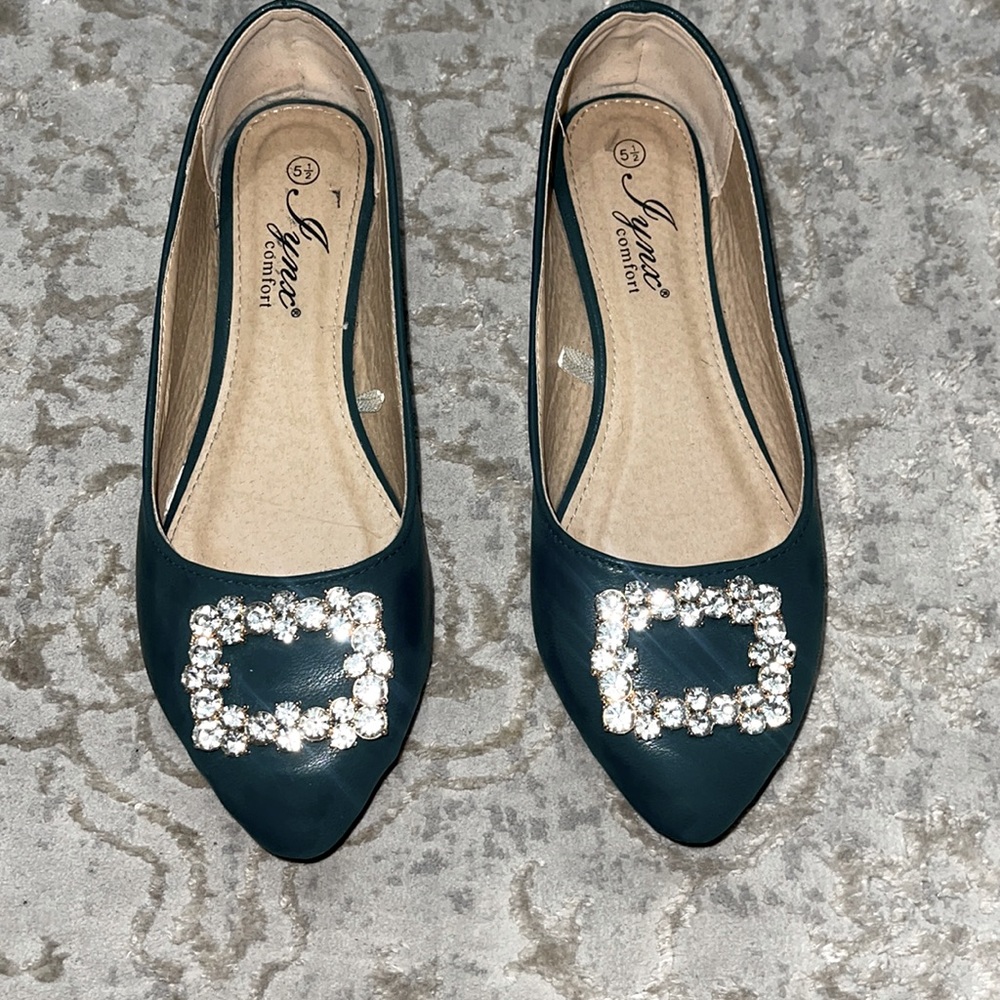 Green flats with jewel